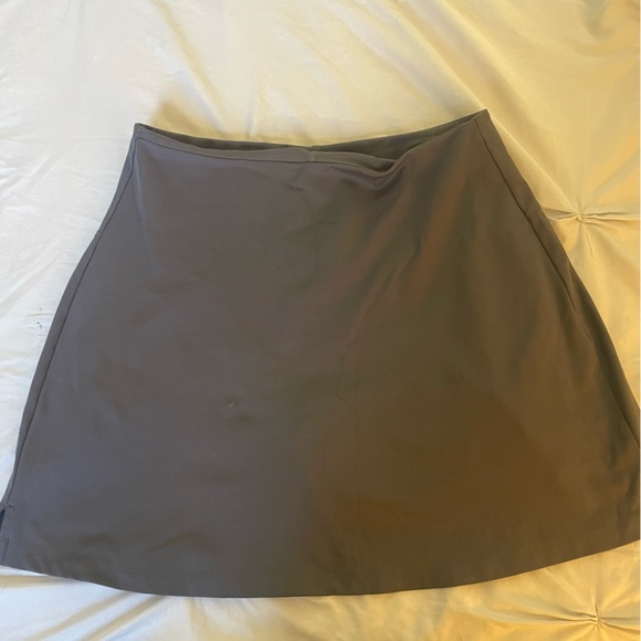 Girlfriend Collective Sport Skort and Sports Bra Set - Picture 2 of 5